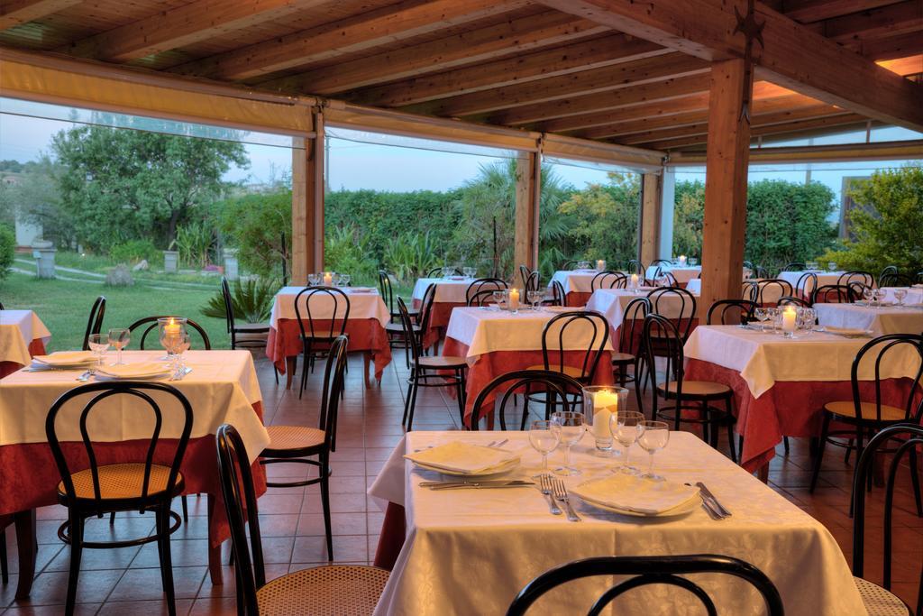 Agriturismo Biologico Corte Aragonese Santa Maria di Licodia Exterior foto