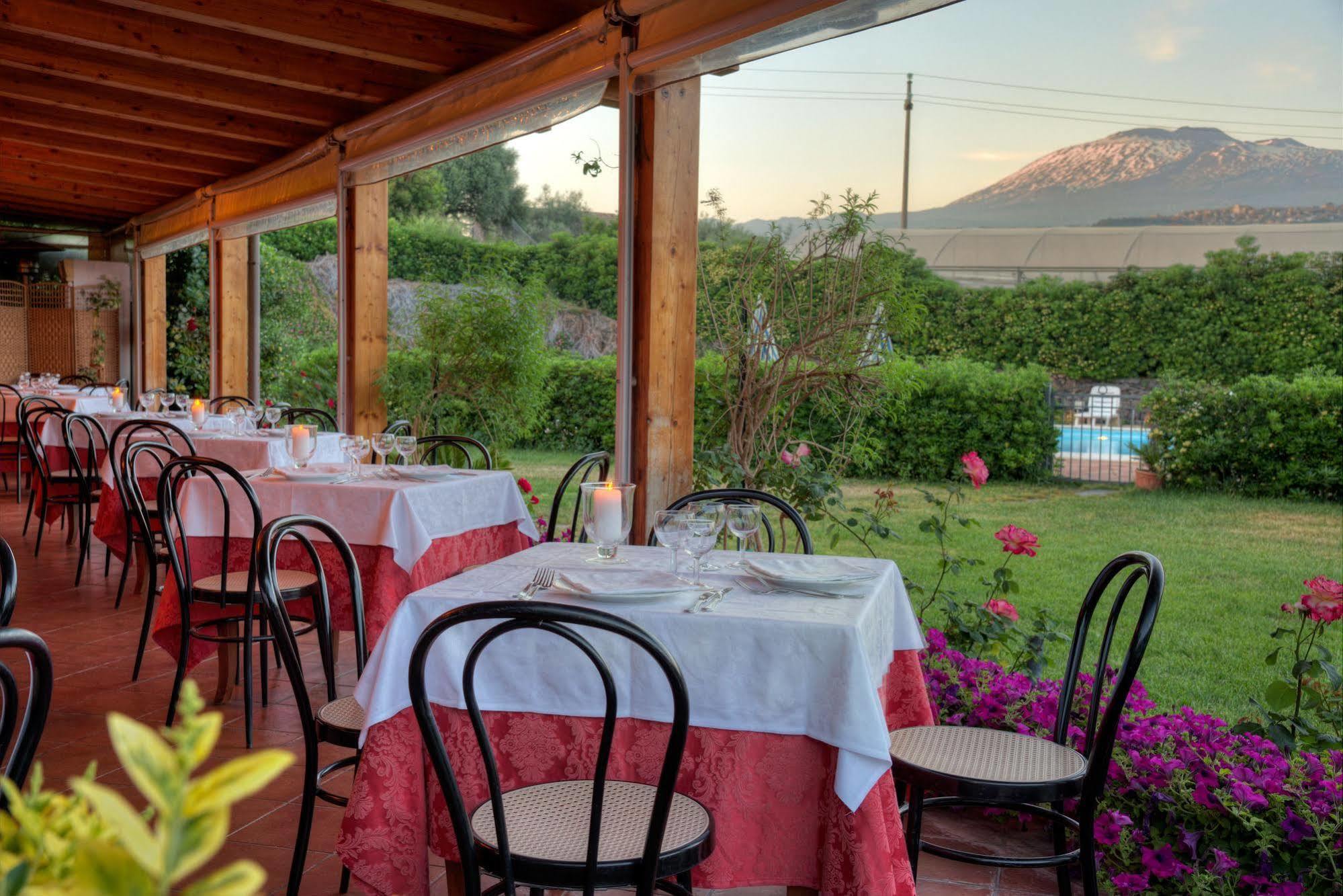 Agriturismo Biologico Corte Aragonese Santa Maria di Licodia Exterior foto
